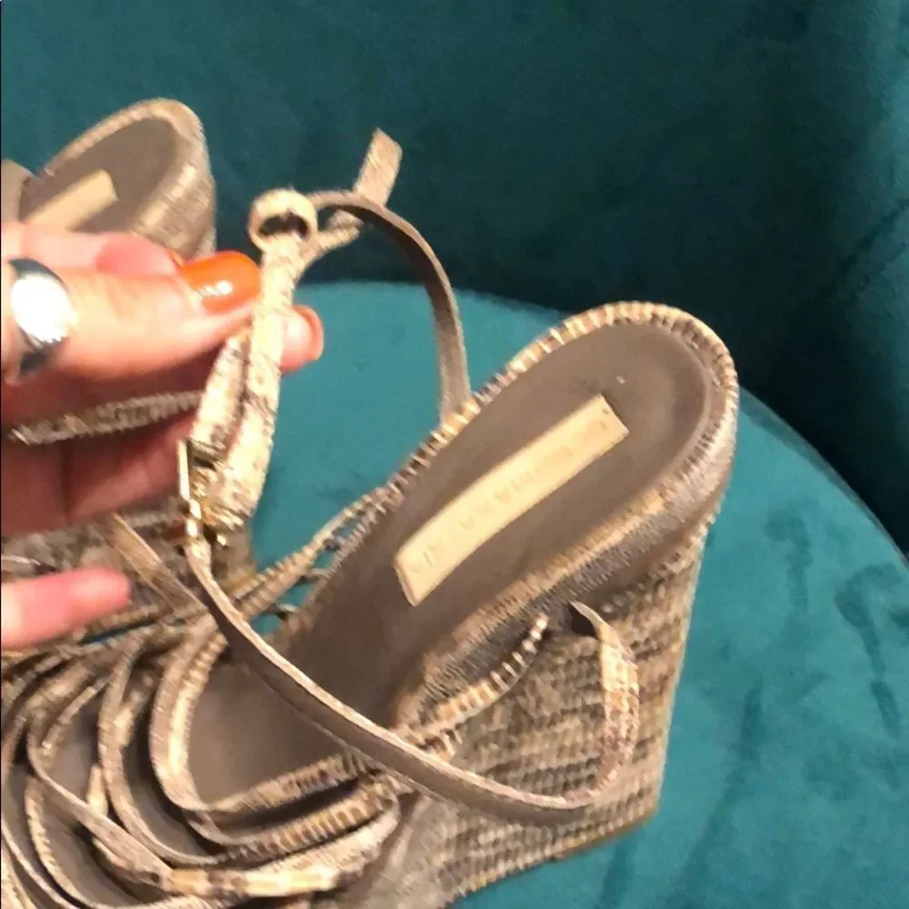 BCBG Snake Skin Heel Ties ya Ankle Size 8 Like New